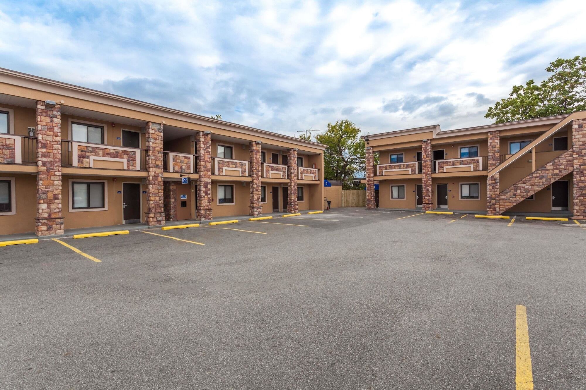 トラベロッジ バイ ウィンダム サウス ハッケンサック South Hackensack エクステリア 写真